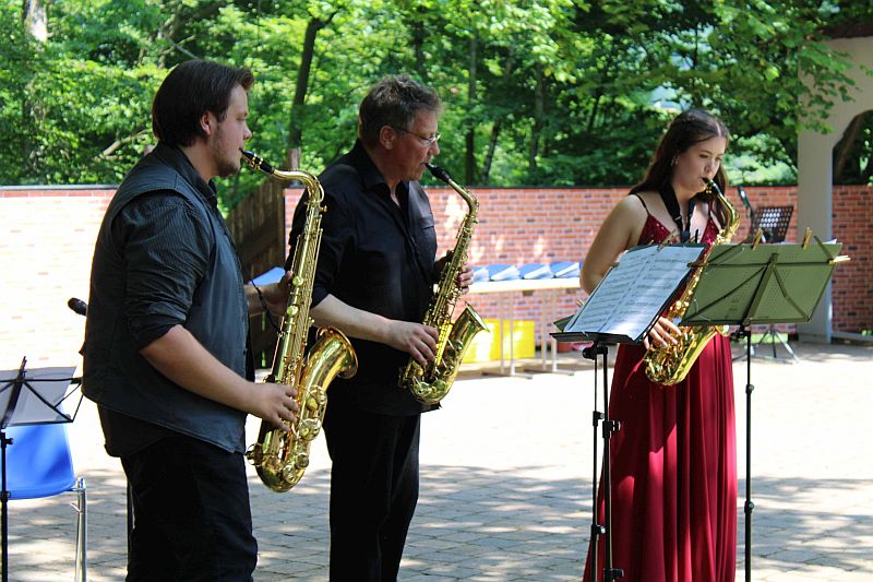 Saxofontrio mit Kim Benett Blume, Ivan Jones und Helena Beckmann (von links)