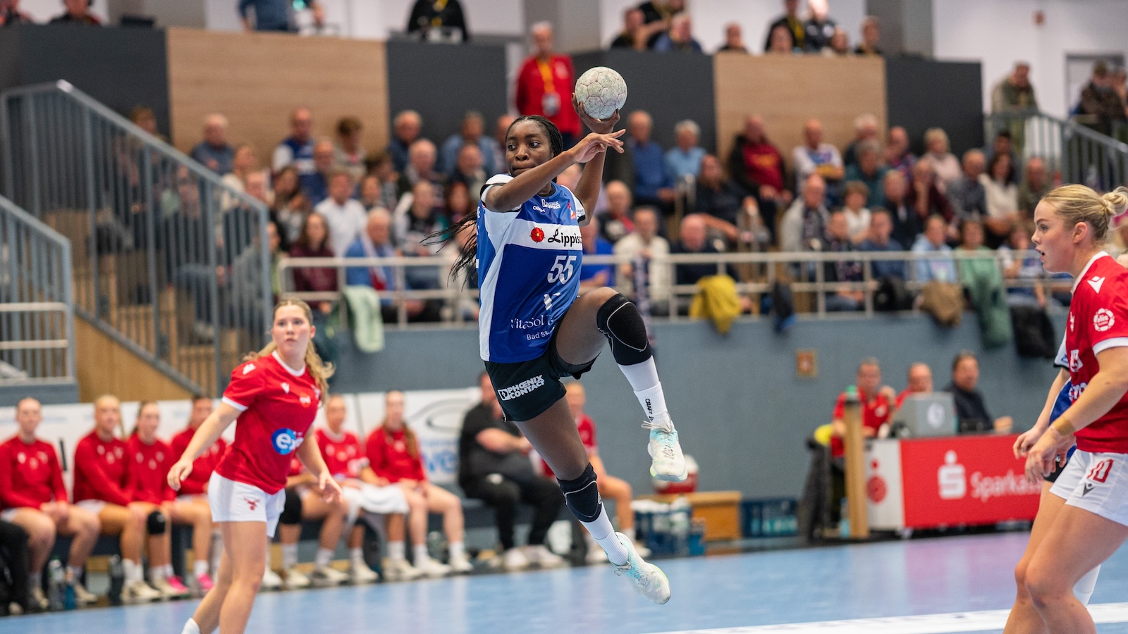 Vorzeitige Verlängerung auf Rechtsaußen – Farrelle Njinkeu bleibt in Blomberg