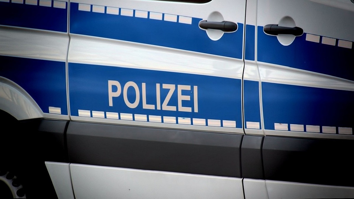 Polizei sucht Zeugen nach Unfallflucht an der „Sandebecker Straße“ in Steinheim-Bergheim